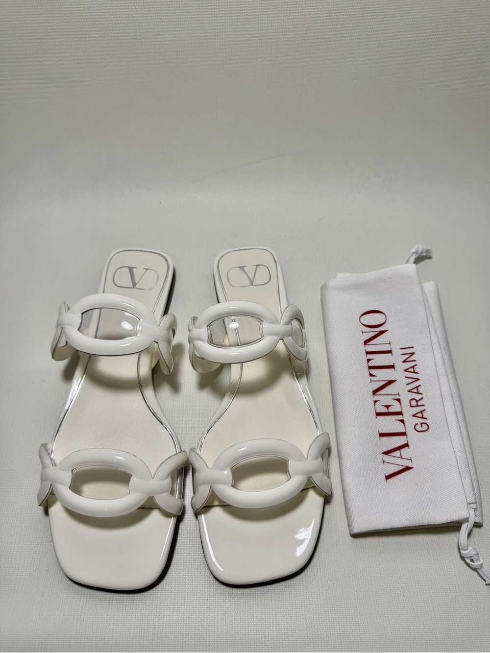 VALENTINO
GARAVANI
Chain 1967 flat slides